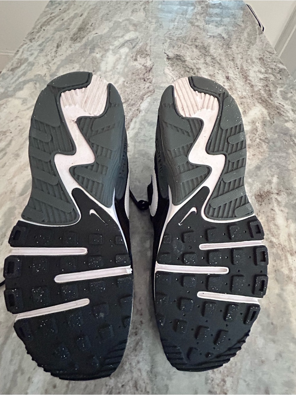 Nike  Black and White Air Max Sneakers. White platform sneakers 10 - Picture 5 of 8